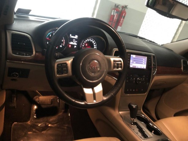 jeep-grand-cherokee-v8-limited-gcc-big-0