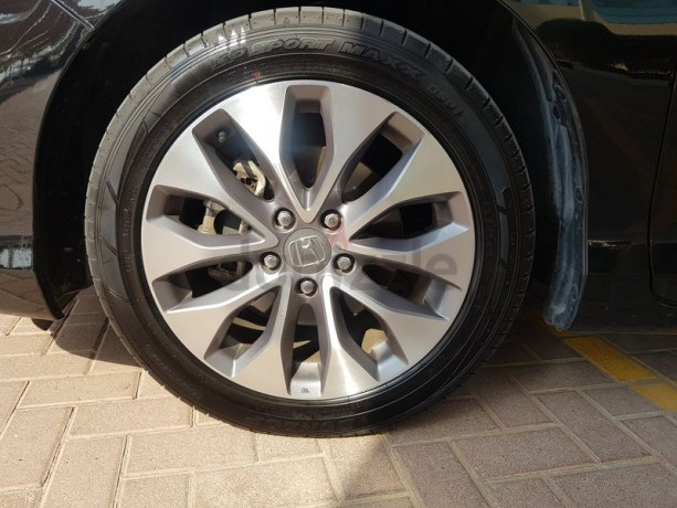 2013-honda-accord-in-immaculate-condition-big-8