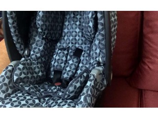 
                        mamas and papa’s car seat                                            