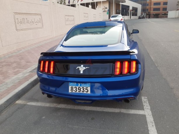 2017-mustang-coupe-6-cylinder-big-6