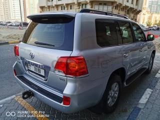 
                            
                            Toyota Land Cruiser  2012 original paint very clean
                            
                        