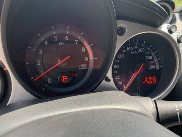 2013-nissan-370z-gcc-only-81000km-big-6