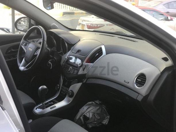 cruze-18-2016-gcc-original-paint-low-mileage-brand-new-big-5