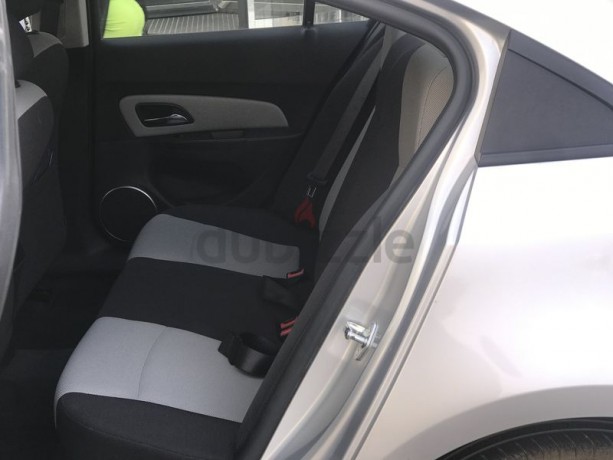 cruze-18-2016-gcc-original-paint-low-mileage-brand-new-big-2