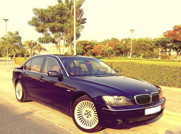low-mileage-gcc-750li-mint-condition-big-14