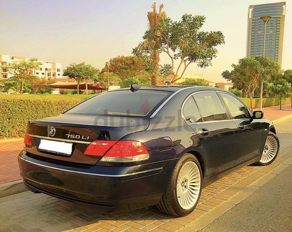 low-mileage-gcc-750li-mint-condition-big-13