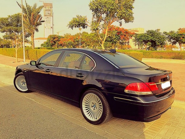 low-mileage-gcc-750li-mint-condition-big-11