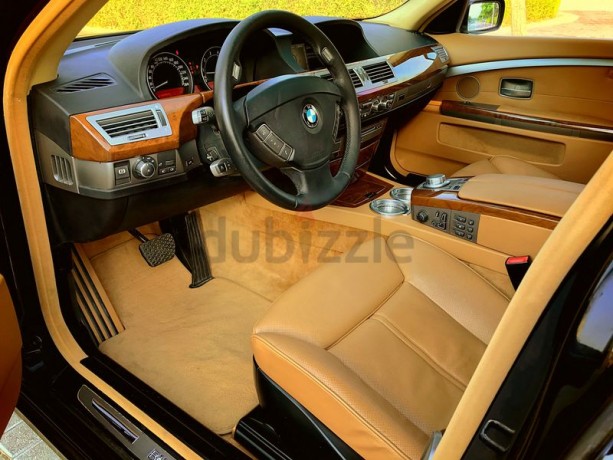low-mileage-gcc-750li-mint-condition-big-10