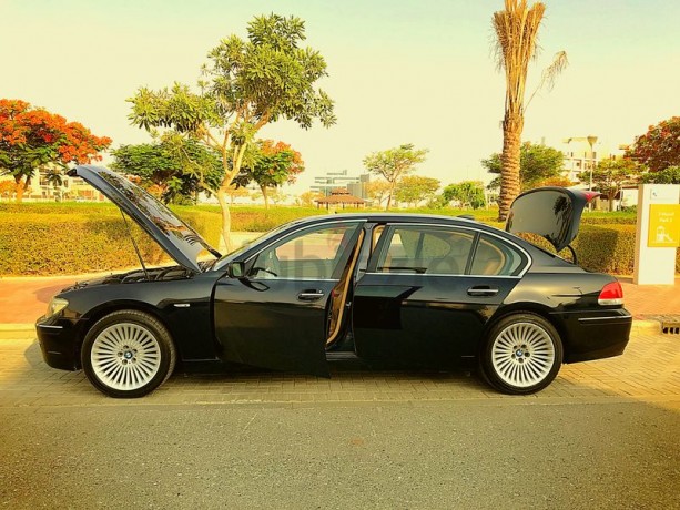 low-mileage-gcc-750li-mint-condition-big-8