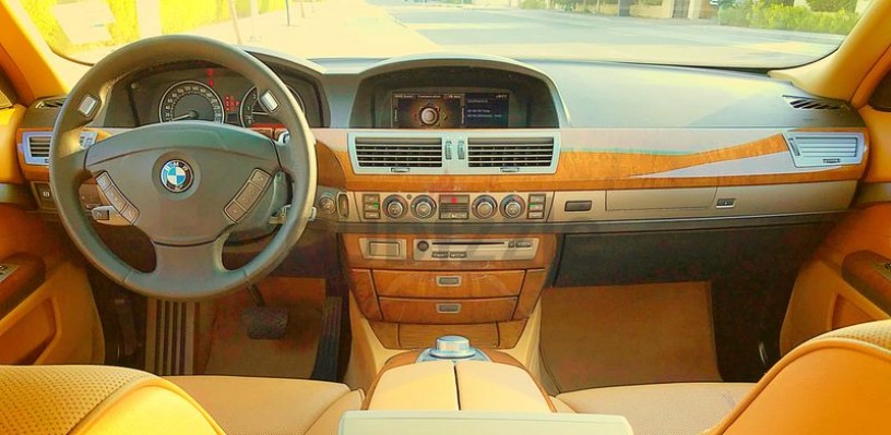 low-mileage-gcc-750li-mint-condition-big-5