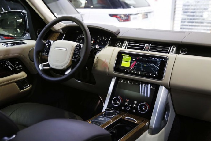 2020-brand-new-vogue-lwb-with-svo-body-kit-i-22-inch-rims-i-best-deal-big-8