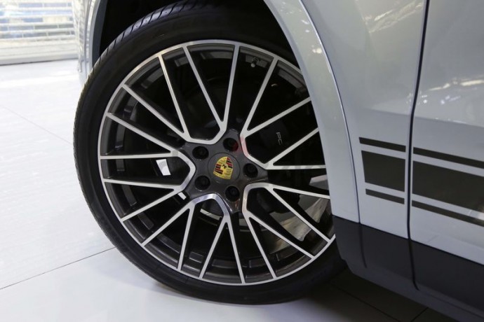 2020-brand-new-porsche-cayenne-coupe-22-inch-wheels-i-gcc-i-under-warranty-big-2