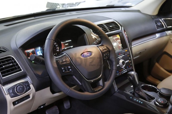 brand-new-2018-ford-explorer-limited-with-rear-entertainment-under-warranty-and-service-contract-big-9