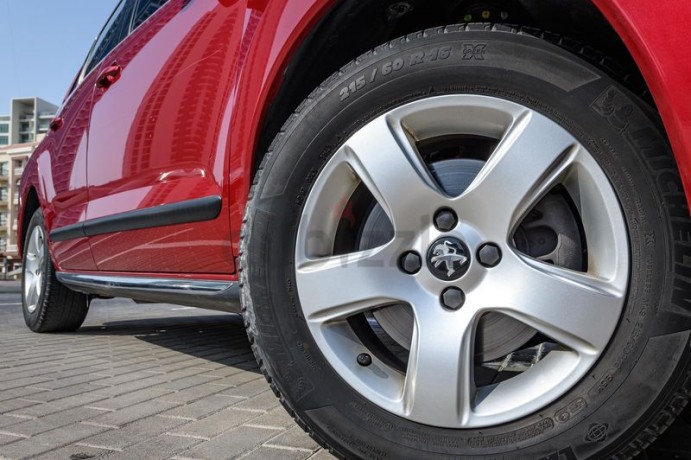inspected-car-2015-peugeot-3008-16l-full-peugeot-service-history-gcc-specs-big-5