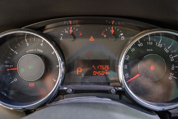 inspected-car-2015-peugeot-3008-16l-full-peugeot-service-history-gcc-specs-big-0