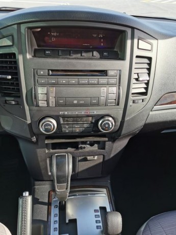 2011-mitsubishi-pajero-gls-3-doors-perfect-condition-with-low-mileage-big-2