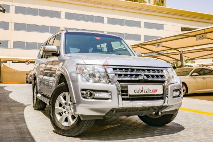 aed990month-2017-mitsubishi-pajero-gls-35l-full-service-history-7-seater-gcc-specs-big-19