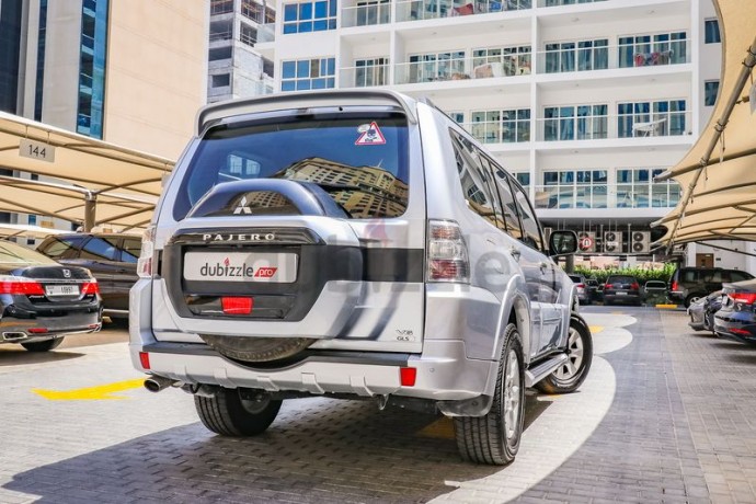 aed990month-2017-mitsubishi-pajero-gls-35l-full-service-history-7-seater-gcc-specs-big-15