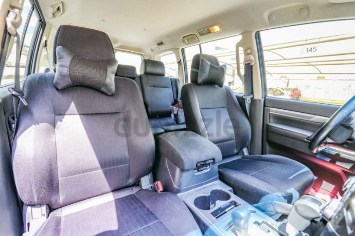 aed990month-2017-mitsubishi-pajero-gls-35l-full-service-history-7-seater-gcc-specs-big-5