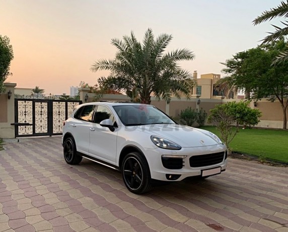 gcc-2017-porsche-cayenne-36-v6-sport-chrono-package-excellent-condition-big-17