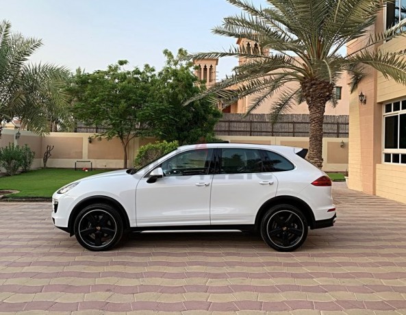 gcc-2017-porsche-cayenne-36-v6-sport-chrono-package-excellent-condition-big-16