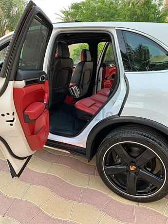 gcc-2017-porsche-cayenne-36-v6-sport-chrono-package-excellent-condition-big-15