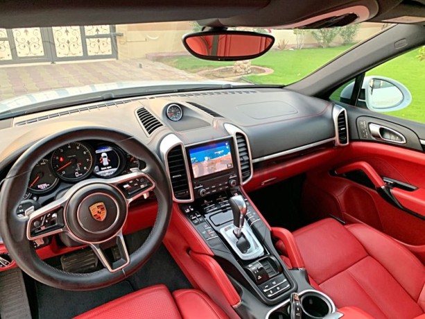 gcc-2017-porsche-cayenne-36-v6-sport-chrono-package-excellent-condition-big-10
