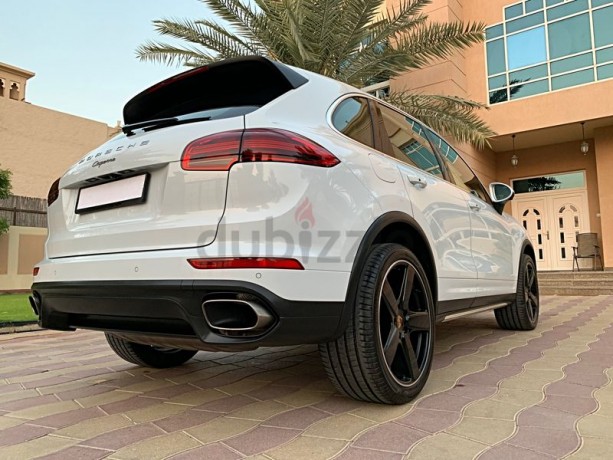 gcc-2017-porsche-cayenne-36-v6-sport-chrono-package-excellent-condition-big-7