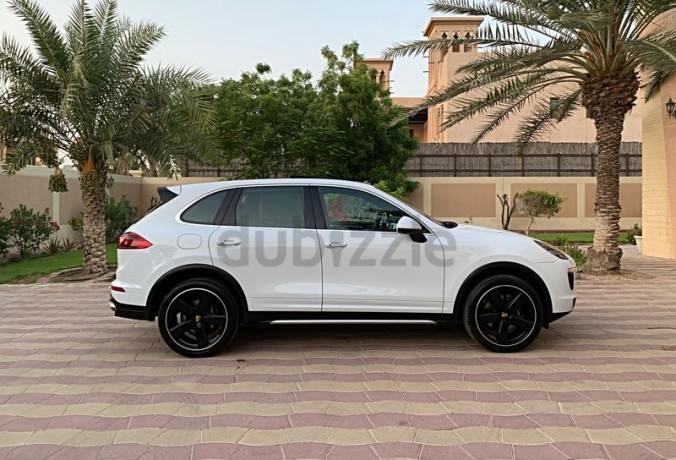 gcc-2017-porsche-cayenne-36-v6-sport-chrono-package-excellent-condition-big-6