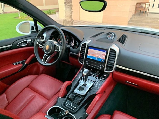 gcc-2017-porsche-cayenne-36-v6-sport-chrono-package-excellent-condition-big-4