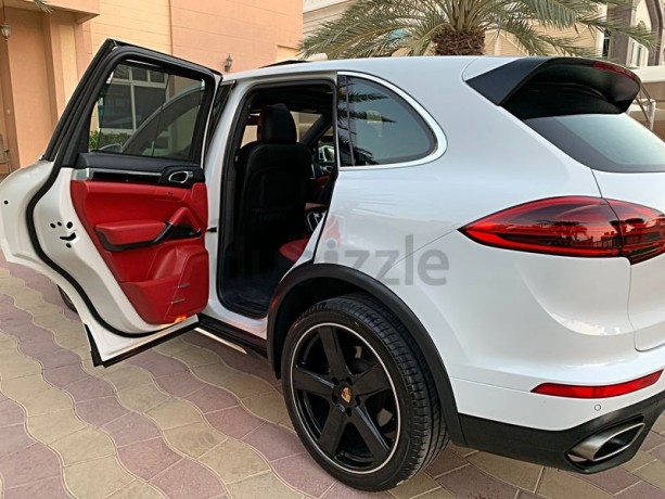 gcc-2017-porsche-cayenne-36-v6-sport-chrono-package-excellent-condition-big-1