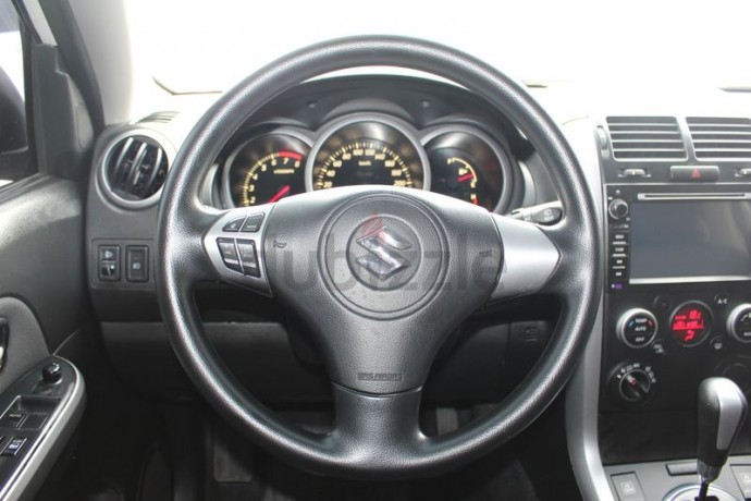 grand-vitara-2013-model-gcc-specs-2doors-big-4