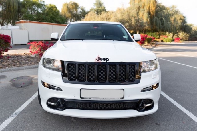 2013-jeep-grand-cherokee-srt8-alpine-special-edition-big-3