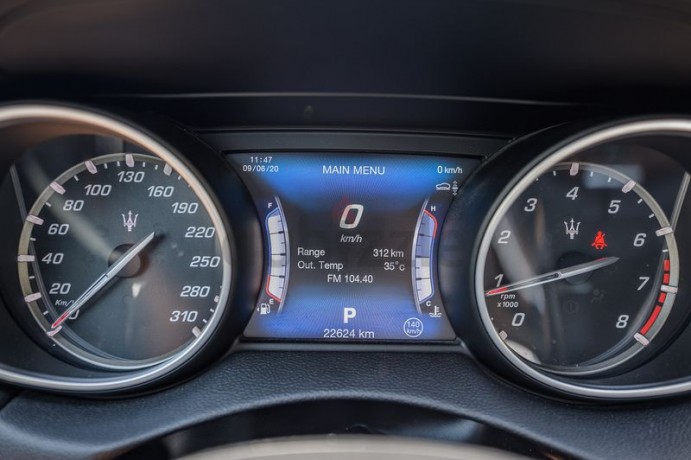 aed3221month-2017-maserati-levante-sq4-30l-full-maserati-service-history-warranty-service-big-0