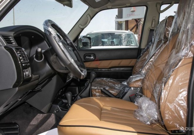 nissan-patrol-super-safari-mt-gcc-3-years-local-delar-warranty-big-9