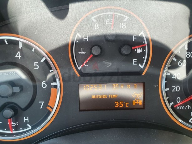 2014-nissan-armada-le-big-6