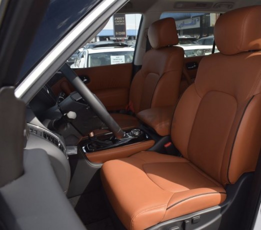 nissan-patrol-v8-titanuim-400hp-gcc-3-years-local-delar-warranty-big-15