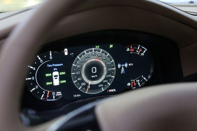 brand-new-2019-cadillac-escalade-platinum-w-rear-entertainment-under-warranty-service-contract-big-13