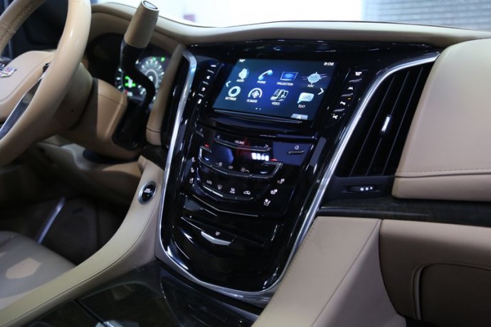 brand-new-2019-cadillac-escalade-platinum-w-rear-entertainment-under-warranty-service-contract-big-11