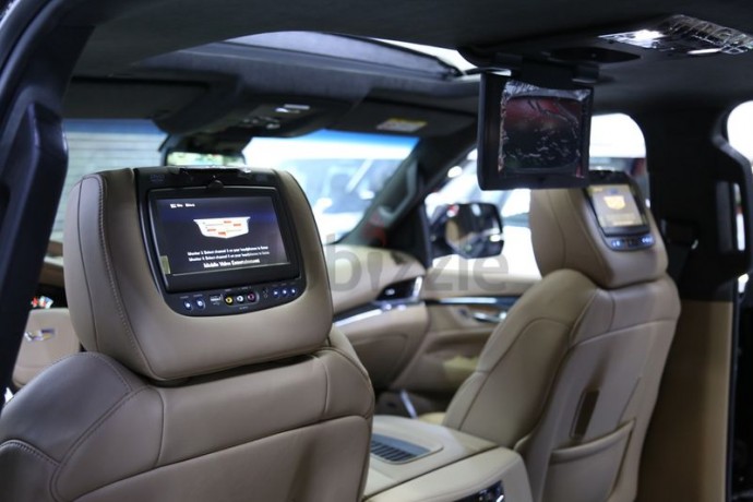 brand-new-2019-cadillac-escalade-platinum-w-rear-entertainment-under-warranty-service-contract-big-7