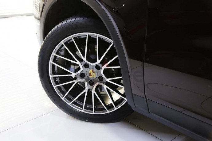 brand-new-2019-porsche-cayenne-gcc-specs-under-warranty-best-offer-big-2