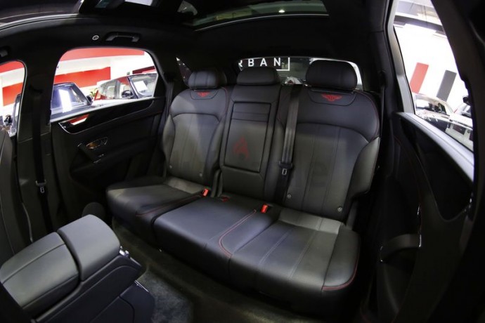 2020-brand-new-bentley-bentayga-v8-black-edition-under-warranty-big-6