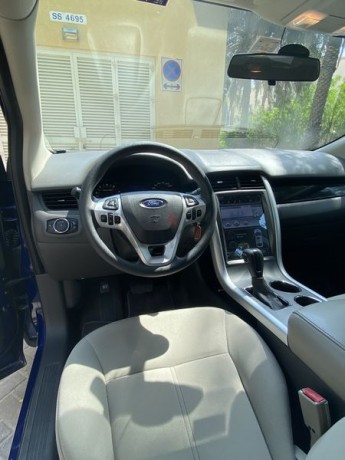 lady-driven-low-kms-gcc-tesla-screen-big-5