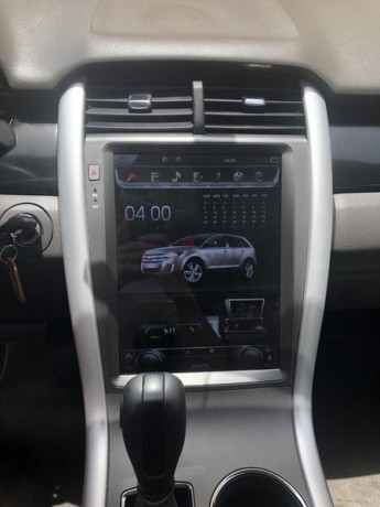 lady-driven-low-kms-gcc-tesla-screen-big-3