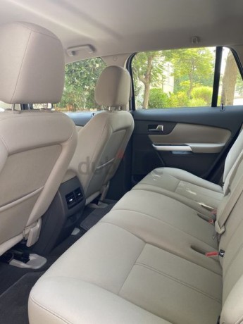 lady-driven-low-kms-gcc-tesla-screen-big-2