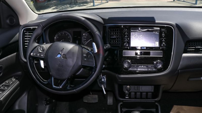 mitsubishi-outlander-24-automatic-4wd-5-year-warranty-at-72000-aed-big-6