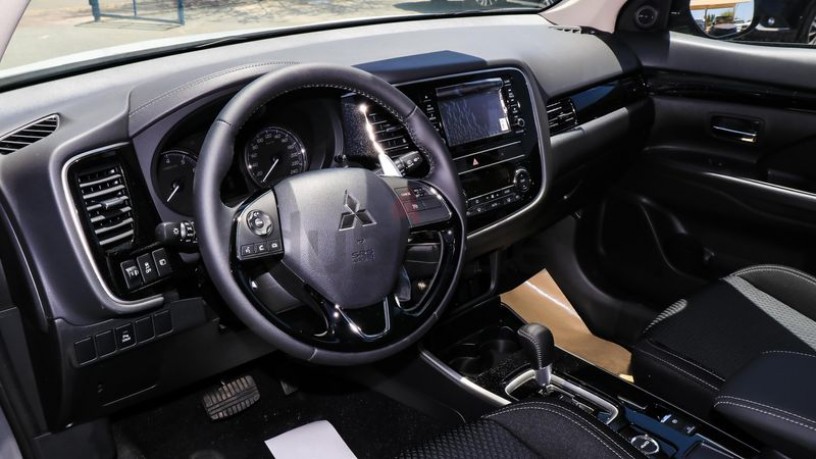 mitsubishi-outlander-24-automatic-4wd-5-year-warranty-at-72000-aed-big-3