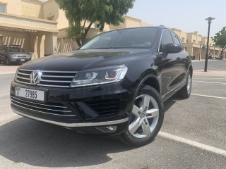 
                            
                            Low mileage 2016 VW Touareg SE (Bluemotion) MINT CONDITION!
                            
                        