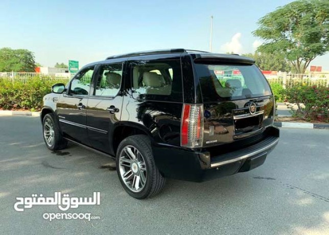 cadillac-escalade-in-dubai-big-7