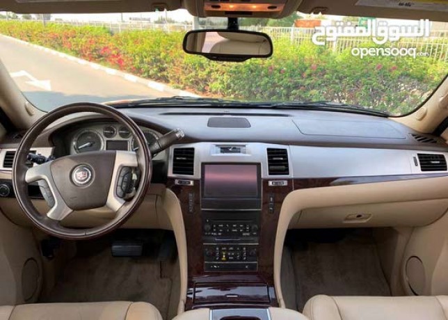 cadillac-escalade-in-dubai-big-5